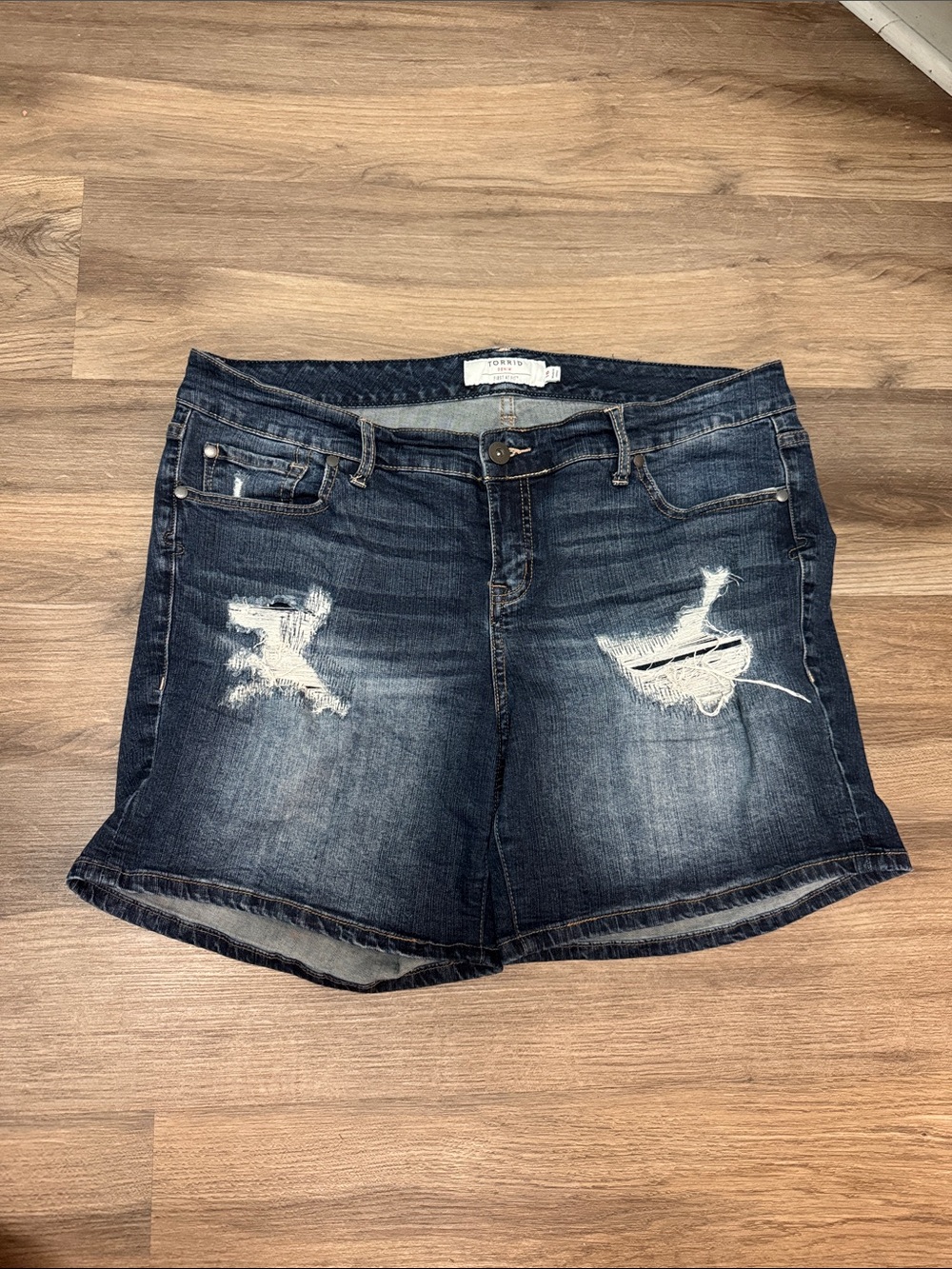torrid Dark Blue Distressed Denim Shorts 7” Inseam Size 18 Plus Curvy